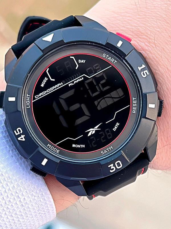 Reebok Silikon Kordon 50 Mt Suya Dayanıklı Dijital Seri Büyük Kasa Spor Erkek Kol Saati RV.PBIG-BG02 - Image 1