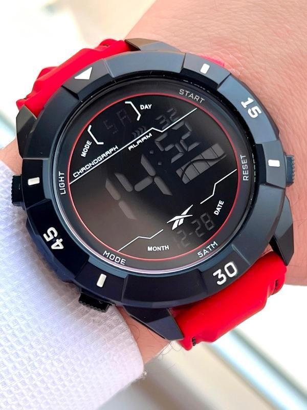 Reebok Silikon Kordon 50 Mt Suya Dayanıklı Dijital Seri Büyük Kasa Spor Erkek Kol Saati RV.PBIG-BG03 - Image 1