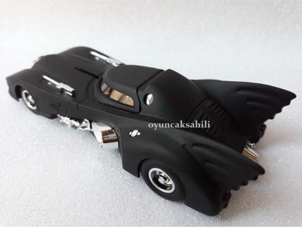 Batman Metal Diecast Araba Batmobil Işıklı Çekbırak Oyuncak Aracı 13,5Cm - Image 1