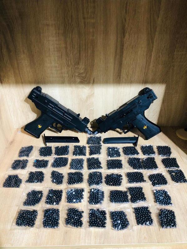 PeriYedi Boncuklu 2 Adet Uzi Silah + 42 Paket Mermi - Image 1