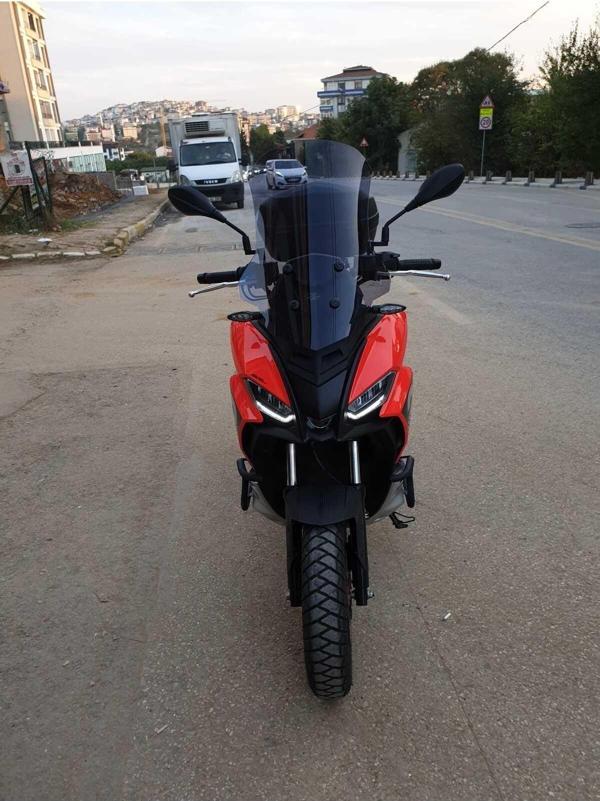 Aprilia SR GT 200 Siperlik Ön Cam 2021 2024 Model 58cm Açıkfüme Renkli 4mm - Image 1