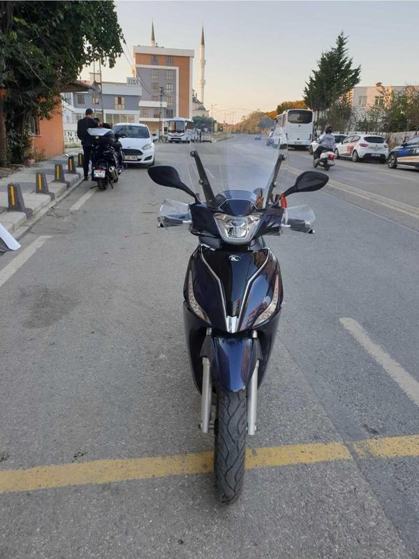 Kymco People S 200 Siperlik Ön Cam 2021 2024 Model 38cm Şeffaf Renkli 4mm KISA SPOR CAM - Image 1