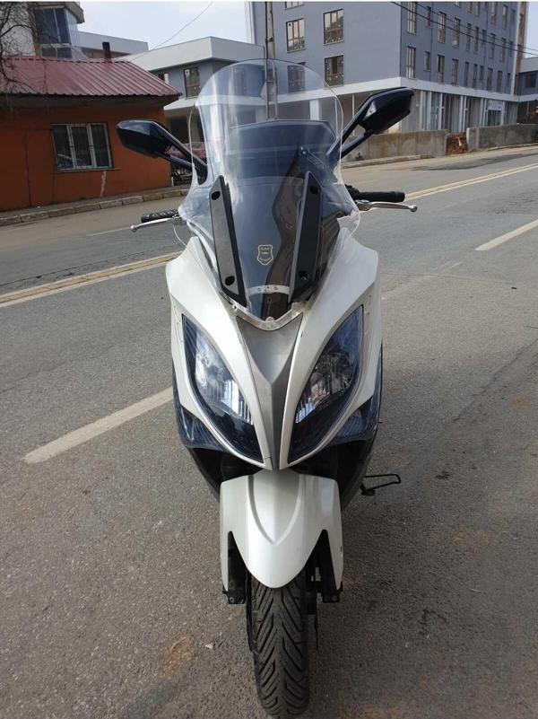 Kymco Xciting 400 İ Siperlik Ön Cam 2015 Model 72cm Şeffaf Renkli 4mm UZUN CAM - Image 1