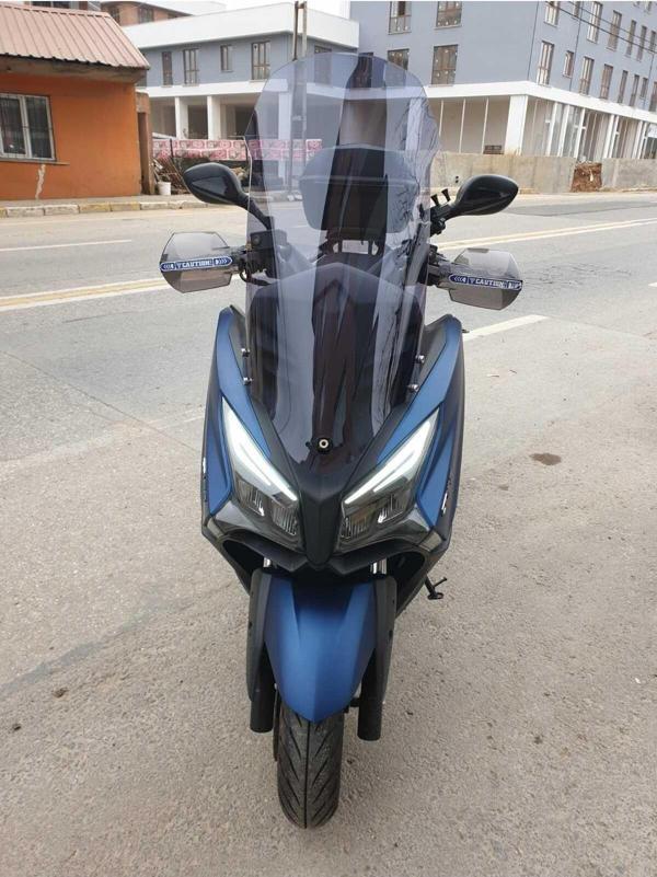 Kymco Xtown 250 İ Siperlik Ön Cam 2020 2024 Model 83cm Açıkfüme Renkli 4mm UZUN CAM - Image 1