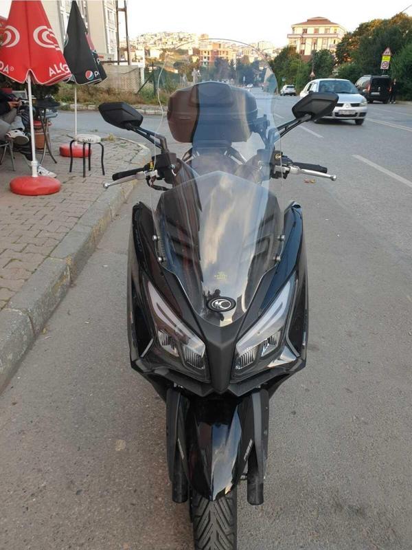 Kymco Xtown 250 İ Siperlik Ön Cam 2020 2024 Model 83cm Şeffaf Renkli 4mm UZUN CAM - Image 1