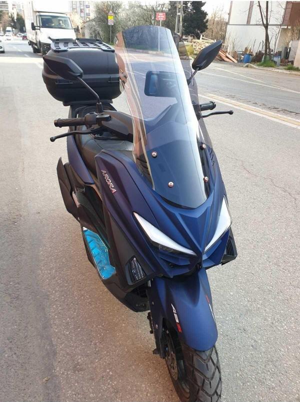 Arora Max T Siperlik Ön Cam 2022 2024 Model 55cm Açıkfüme Renkli 4mm KISA SPOR CAM - Image 1
