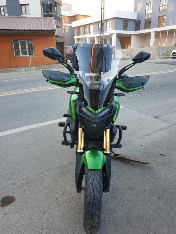 Bajaj Dominar 250 Siperlik Ön Cam 2017 2024 Model 58cm Şeffaf Renkli 4mm ORTA BOYLU CAM - Image 1