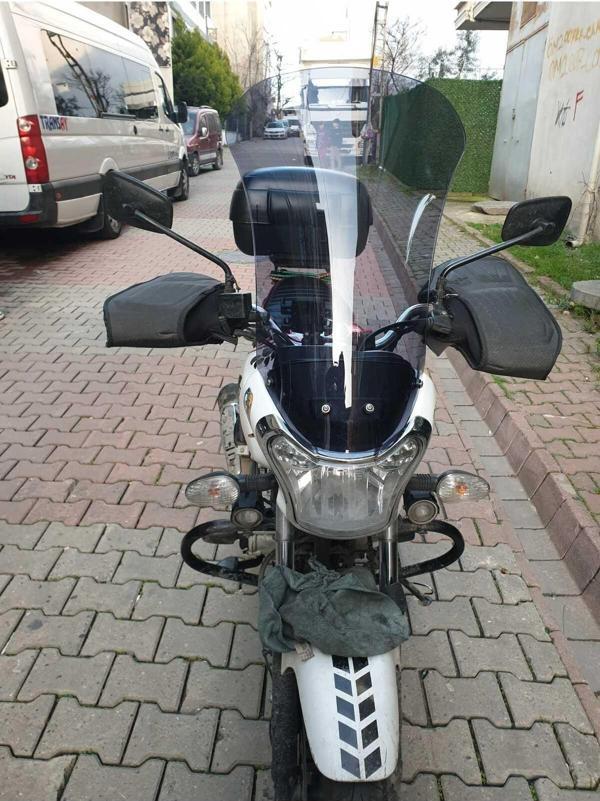 Bajaj V15 Siperlik Ön Cam 2017 2018 Model 57cm Açıkfüme Renkli 4mm ORTA BOYLU CAM - Image 1