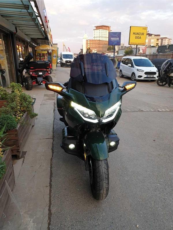 Honda Goldwing Bagger Siperlik Ön Cam 2018 2023 Model 65cm Siyah Renkli 4mm UZUN BOYLU CAM - Image 1