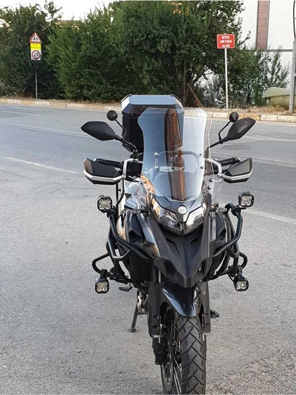 Benelli TRK 502 X Siperlik Ön Cam 2017 2024 Model 54cm Şeffaf Renkli 4mm UZUN CAM - Image 1