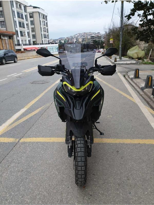 Benelli TRK 702 X Siperlik Ön Cam 2024 Model 51cm Açıkfüme Renkli 4mm 4mm 1. TASARIM - Image 1