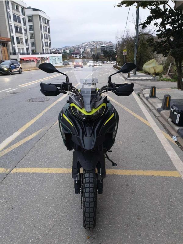Benelli TRK 702 X Siperlik Ön Cam 2024 Model 51cm Şeffaf Renkli 4mm 1. TASARIM - Image 1