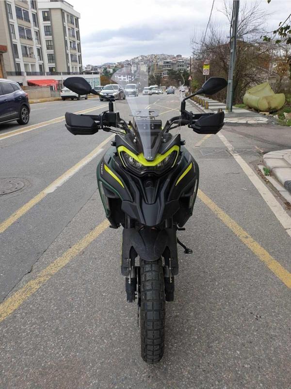Benelli TRK 702 X Siperlik Ön Cam 2024 Model 51cm Şeffaf Renkli 4mm 2. TASARIM - Image 1