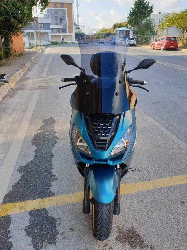 Peugeot Pulsion 125 Siperlik Ön Cam 2022 2024 Model 68cm Açıkfüme Renkli 4mm UZUN CAM - Image 1