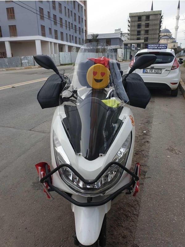 Honda Pcx Siperlik Ön Cam 2014 2017 Model 65cm Şeffaf Renkli 4mm ORTA BOYLU CAM - Image 1
