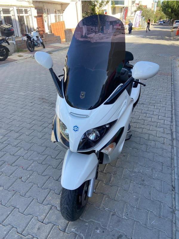 Piaggio X Evo Siperlik Ön Cam 2009 2015 Model 70cm Siyah Renkli 4mm - Image 1