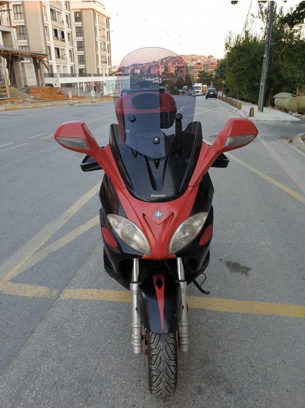 Piaggio X9 Siperlik Ön Cam 2004 2007 Model 49cm Açıkfüme Renkli 4mm ORTA BOYLU CAM - Image 1