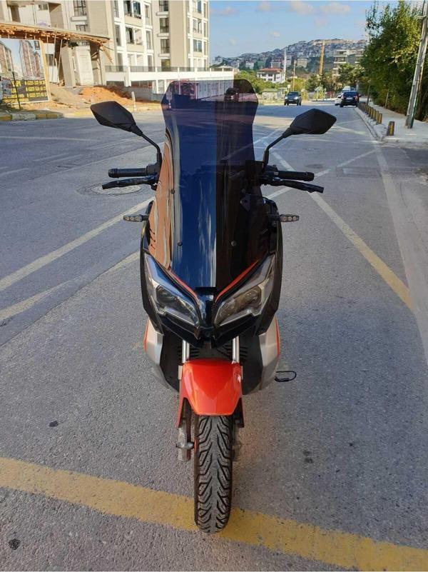 QJ ATR 125 Siperlik Ön Cam 2023 2024 Model 65cm Siyah Renkli 4mm ORTA BOYLU CAM - Image 1