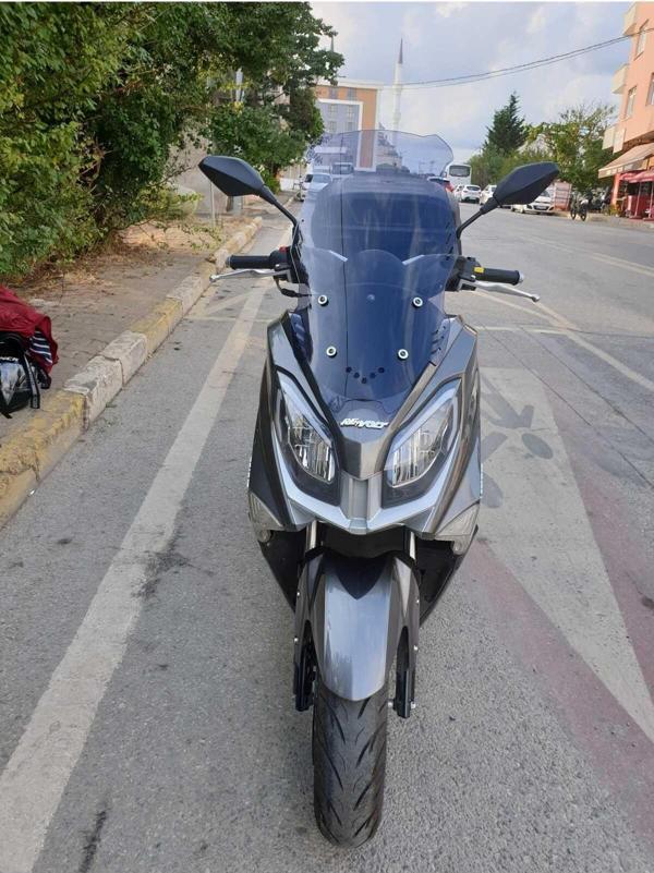 Revolt Rm5 Siperlik Ön Cam 2020 2021 Model 65cm Açıkfüme Renkli 4mm ORTA BOYLU CAM - Image 1