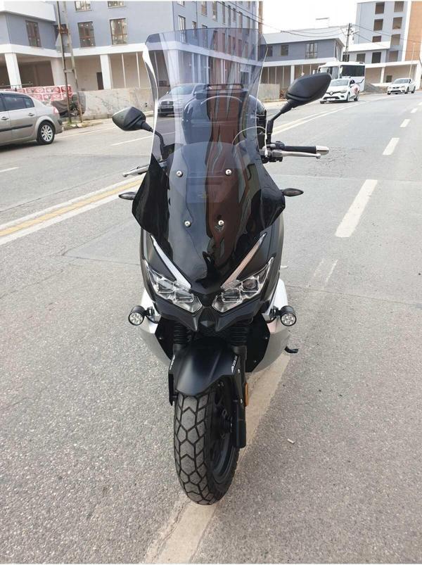 RKS Blade Siperlik Ön Cam 2023 2024 Model 65cm Açıkfüme Renkli 4mm Geniş ve ORTA BOYLU CAM - Image 1