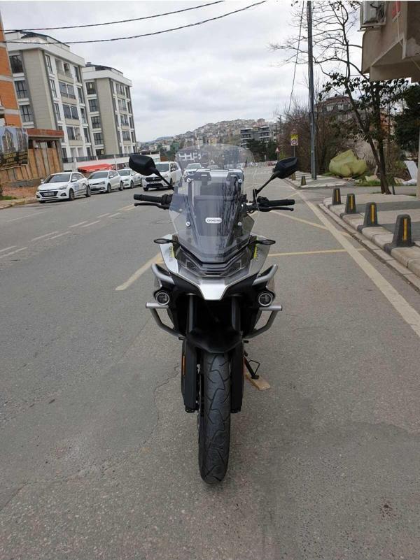 CF MOTO 800 MT Siperlik Ön Cam 2024 Model 57cm Şeffaf Renkli 4mm UZUN CAM - Image 1