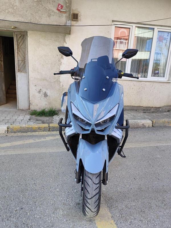 Kuba Chia 125 Siperlik Ön Cam 2023 2024 Model 65cm Açıkfüme Renkli 4mm ORTA BOYLU CAM - Image 1