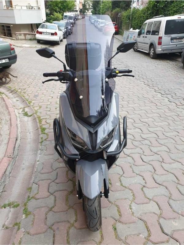 Küba Novax 200 Siperlik Ön Cam 2023 2024 Model 57cm Açıkfüme Renkli 4mm ORTA BOYLU CAM - Image 1