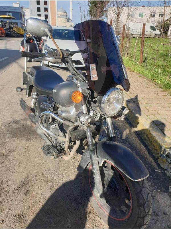 Küba Süperlight 125 Siperlik Ön Cam 2008 2024 Model 53cm Siyah Renkli 4mm APARAT GÖNDERİLMEYECEK - Image 1