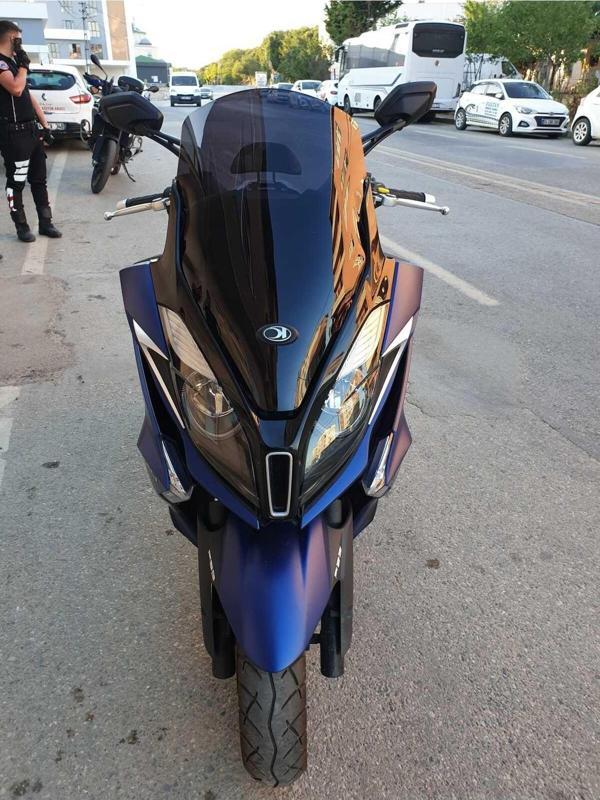 Kymco Downtown 250i Siperlik Ön Cam 2016 2024 Model 60cm siyah Renkli 4mm BOY - Image 1