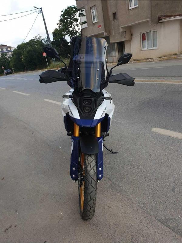 Suzuki V-strom DE 800 Siperlik Ön Cam 2023 2024 Model 50cm Siyah Renkli 4mm - Image 1
