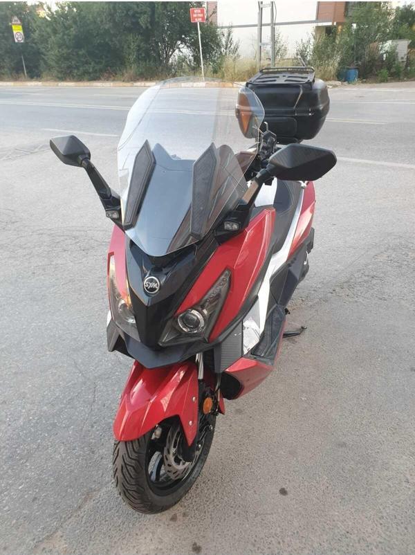 Sym Cruisym 250 Siperlik Ön Cam 2018 Model 57cm Şeffaf Renkli 4mm UZUN CAM - Image 1