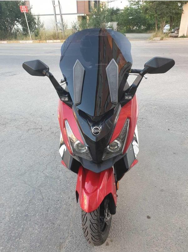 Sym Cruisym 250 Siperlik Ön Cam 2018 Model 57cm Siyah Renkli 4mm UZUN CAM - Image 1