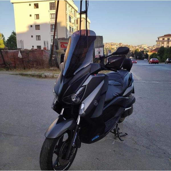 Yamaha Xmax Siperlik Ön Cam 2014 2017 Model 58cm Siyah Renkli 4mm ORTA BOYLU CAM - Image 1