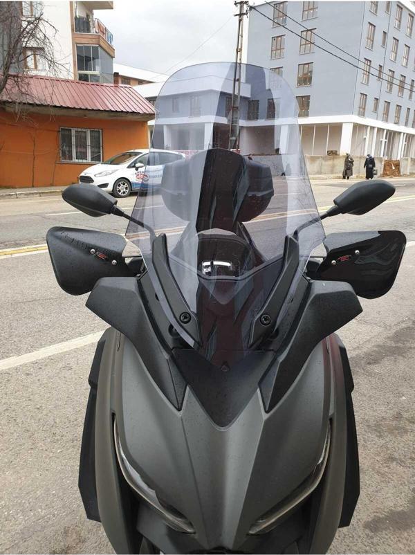 Yamaha Xmax Siperlik Ön Cam 2018 2022 Model 65cm Açıkfüme Renkli 4mm ORTA BOYLU CAM - Image 1