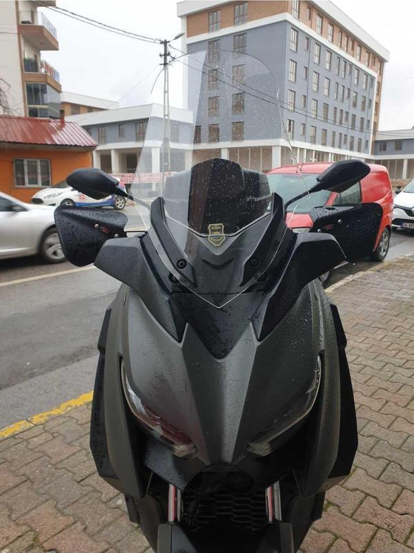 Yamaha Xmax Siperlik Ön Cam 2018 2022 Model 65cm Şeffaf Renkli 4mm ORTA BOYLU CAM - Image 1