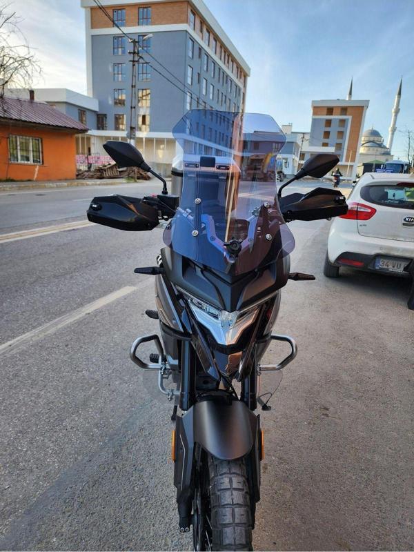 Voge DSX 650 Siperlik Ön Cam 2022 Model 55cm Açıkfüme Renkli 4mm - Image 1