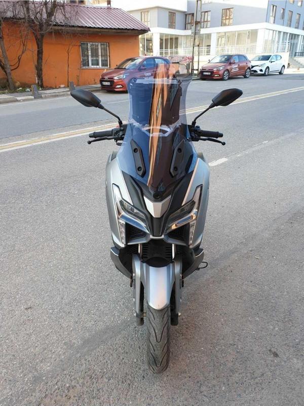 Voge SR1 Siperlik Ön Cam 2023 2024 Model 72cm Açıkfüme Renkli 4mm UZUN CAM - Image 1