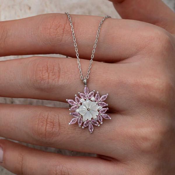 Gümüş Pembe Lotus Desenli Çiçek Kadın Kolye - Image 1