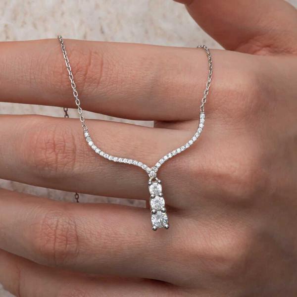 Gümüş Üç Taşlı V Model Kadın Kolye - Image 1