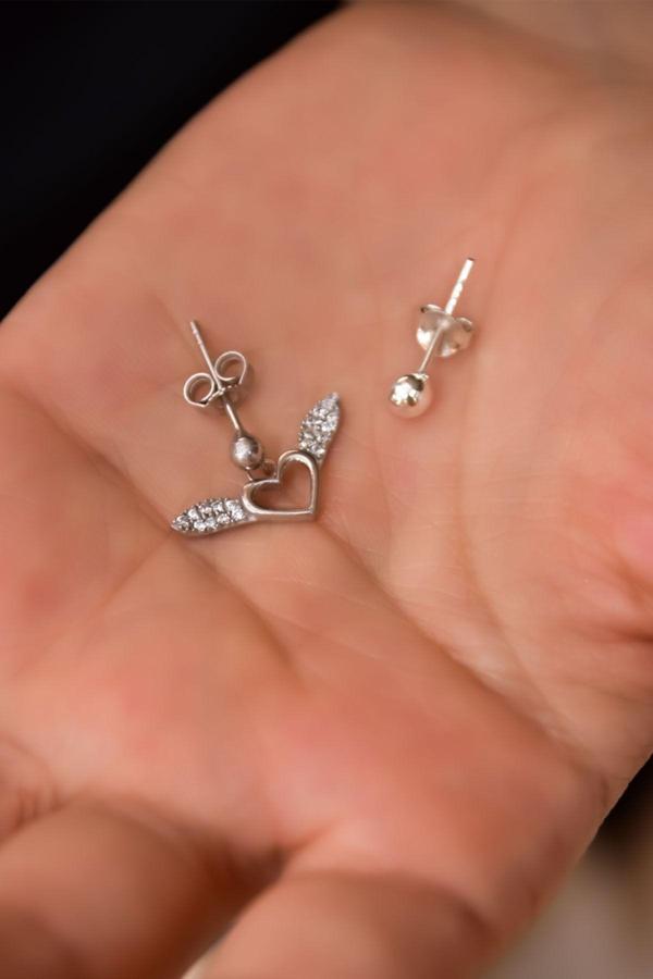 925 Ayar Gümüş Rodyum Kaplama Kalp Kanat Çivili Ve Çivili Top Küpe - Image 1