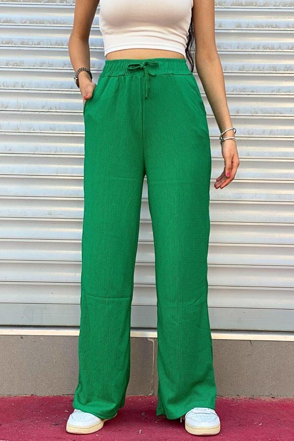 Kadın Yeşil Beli Lastikli Cepli Bol Paça Mevsimlik Pantolon - Image 1