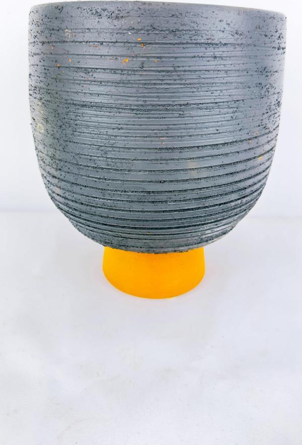 Bitki Tasarımı Antrasit Gri Antik Kendinden Ayaklı Toprak Saksı Saksılık 19 cm - Image 1