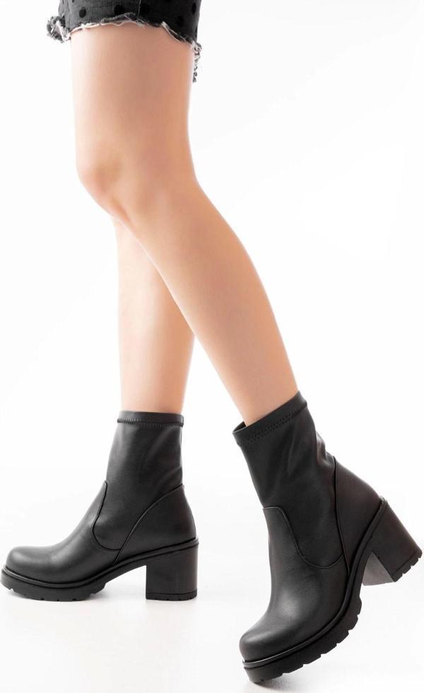 Siyah Günlük Kalın Topuklu Kadın Bot - Image 1