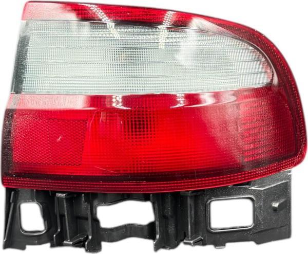 Toyota Corona Stop Lambası Dış Sağ 1992-1999 - Image 1