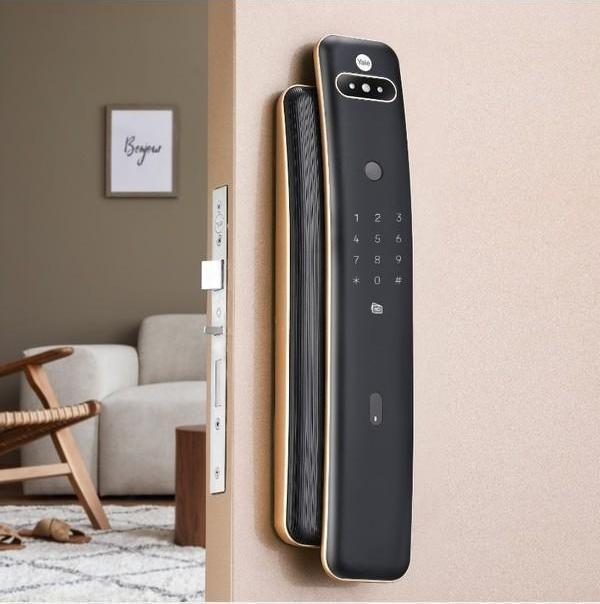 Yale Luna Pro+ Yüz Tanıma ve Parmak Izli Akıllı Kilit - Image 1