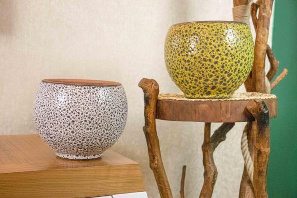 Bitki Tasarımı Krem Kahve Şekilli Ve Hardal Sarısı Şekilli Artistik Çift Sırlı İç Ve Dış Mekan Kullanımlı Toprak Terrako - Image 1