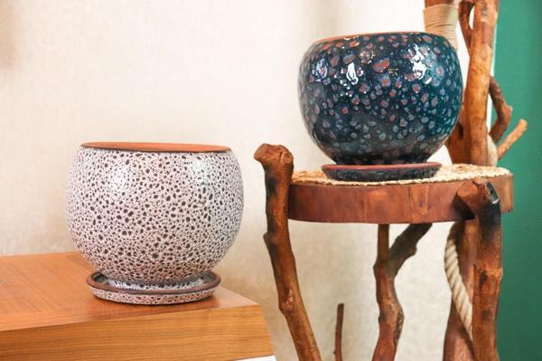 Bitki Tasarımı Krem Kahve Şekilli Ve Lacivert Şekilli Artistik Çift Sırlı İç Ve Dış Mekan Kullanımlı Tabaklı Toprak Terr - Image 1