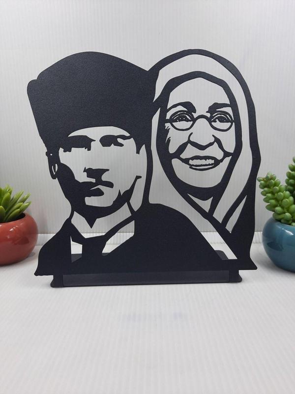 Gowpenart Dizayn Atatürk Ve Annesi Zübeyde Hanım Masaüstü Metal Biblo - Ev - Ofis Dekoru - Hediye Biblo - 20x20 Cm - Image 1