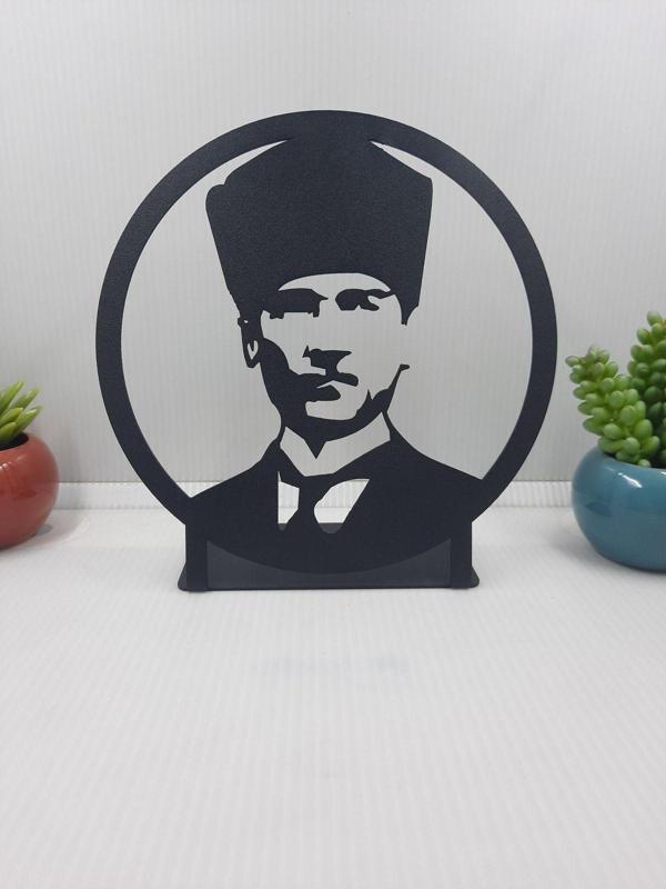 Gowpenart Dizayn Atatürk Yuvarlak Çerçeveli Masaüstü Metal Büst - Ev - Ofis Dekoru - Hediye Biblo - 18 x 18 Cm - Image 1