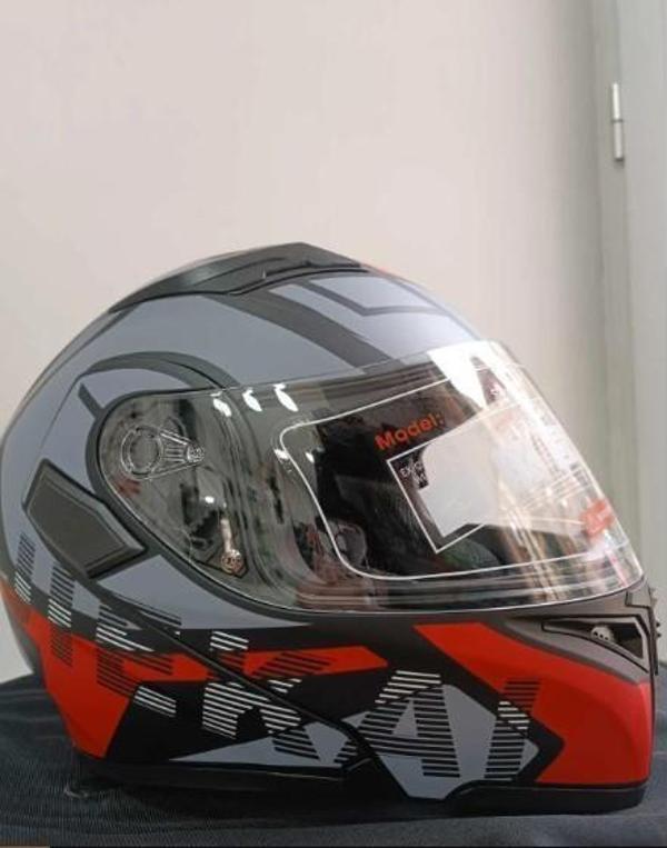 KC 902 Full Face Çene Açılır Güneş Vizörlü Motosiklet Kaskı L Beden Siyah Kırmızı Gri - Image 1